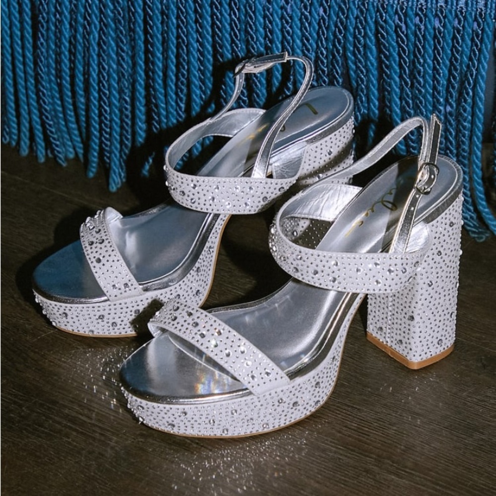 Lulu’s size 5.5 silver sparkle block heel